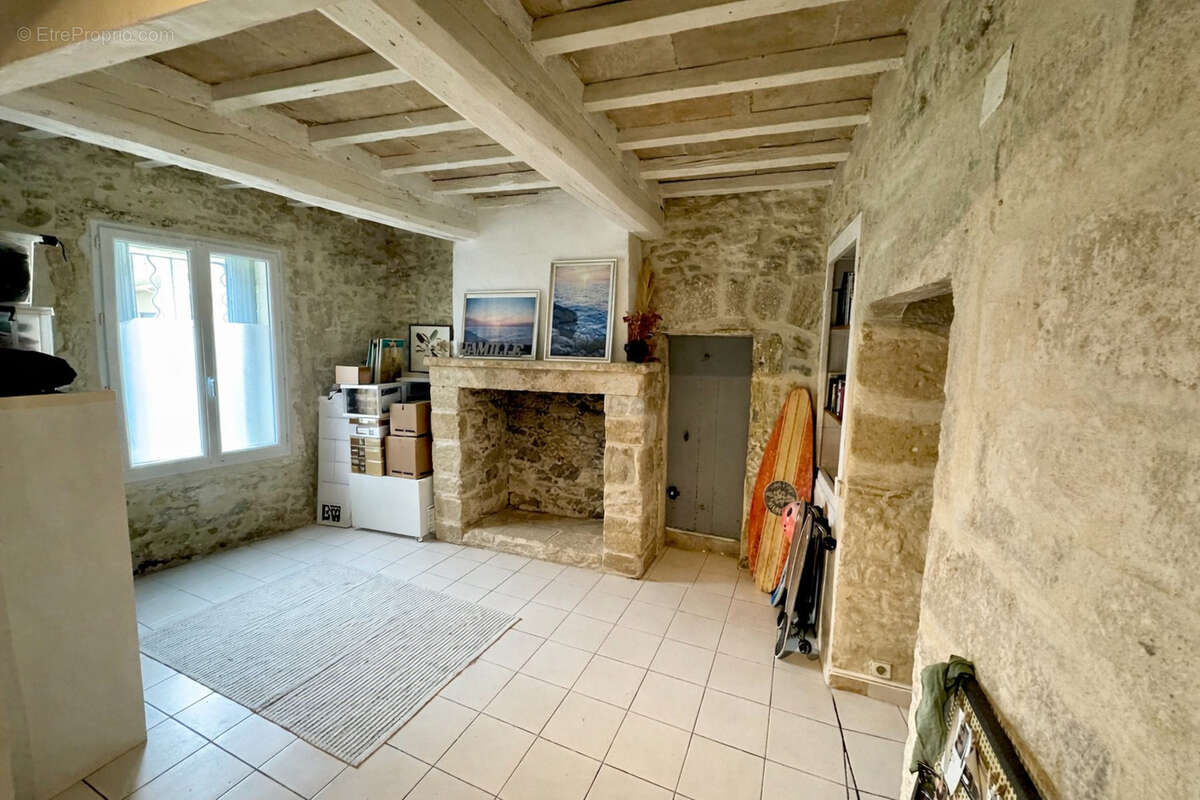 Maison à GALLARGUES-LE-MONTUEUX