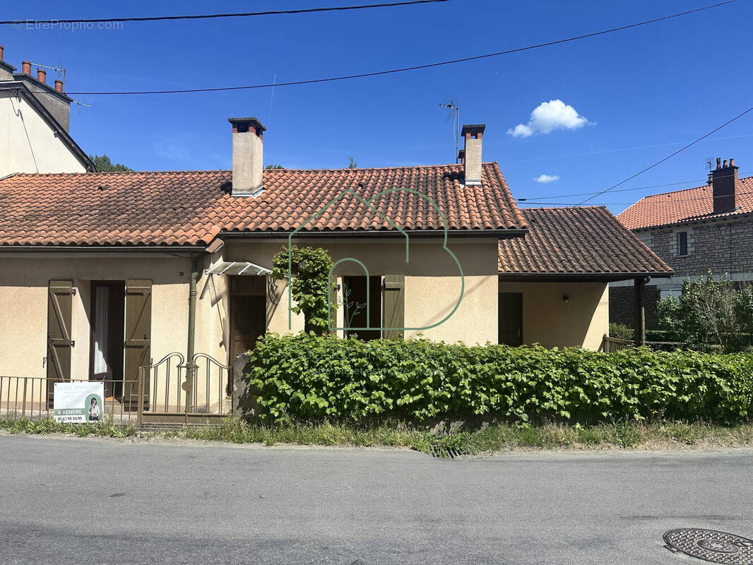 Maison à DECAZEVILLE