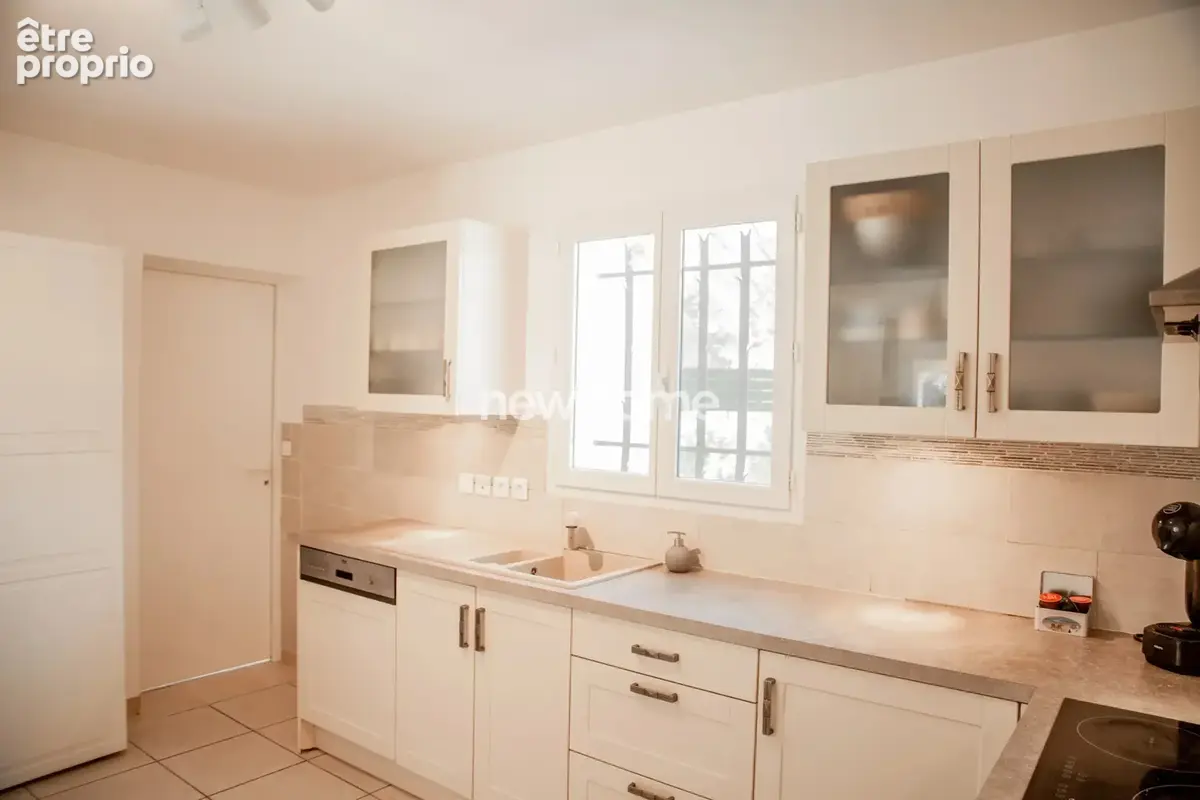 Villa de plain-pied avec piscine et vaste terrain - photo 13
