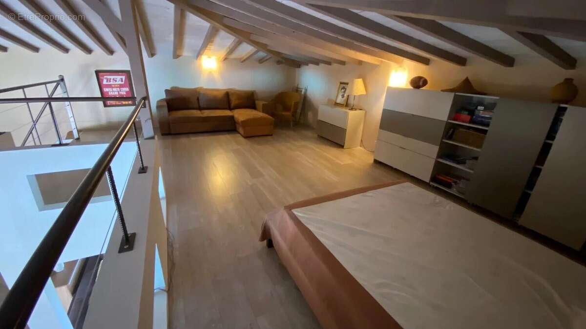 Maison à LA ROQUE-D'ANTHERON