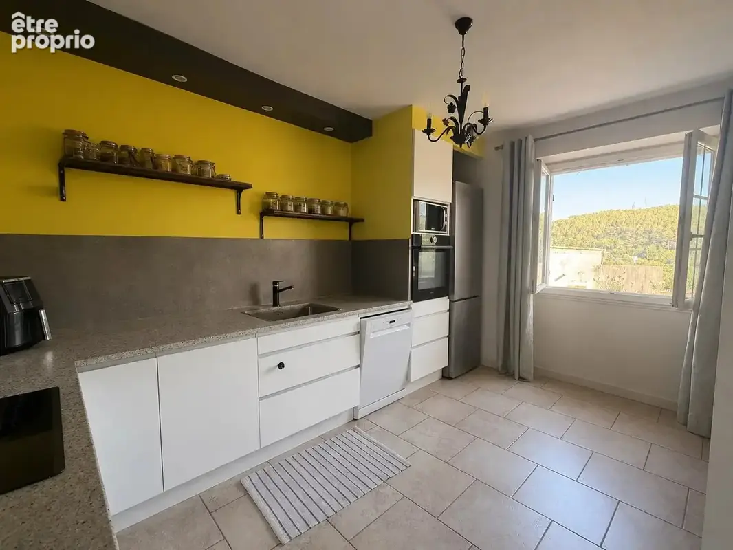Maison de village – 118 m² – 3 chambres – cour intérieure – caves - photo 5