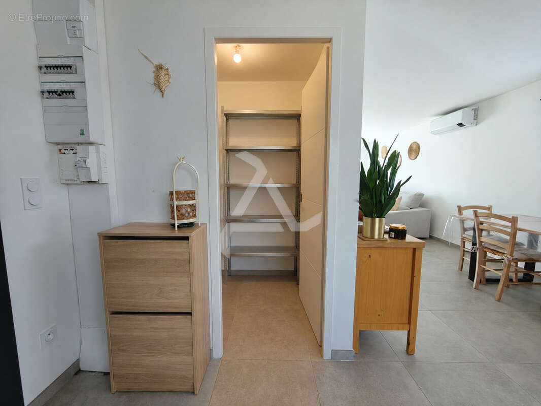À proximité immédiate des plages et de l'aéroport de figari, maison récente avec 3 appartements - photo 8