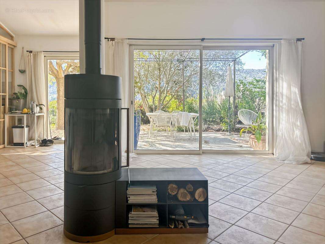 Maison de 140 m² - Trois chambres et un bureau - 1500 m² en restanques - photo 11