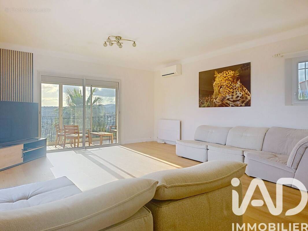 Photo 1 - Maison à ROQUEBRUNE-SUR-ARGENS