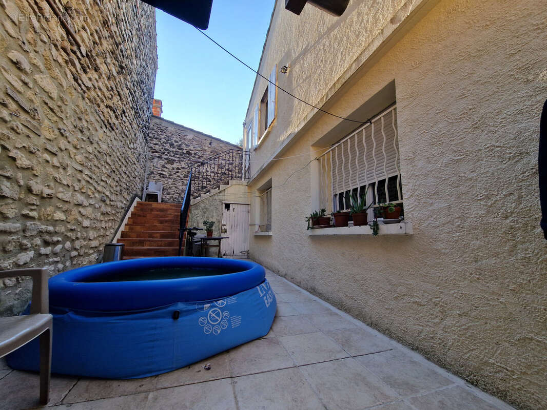 Maison à VALREAS