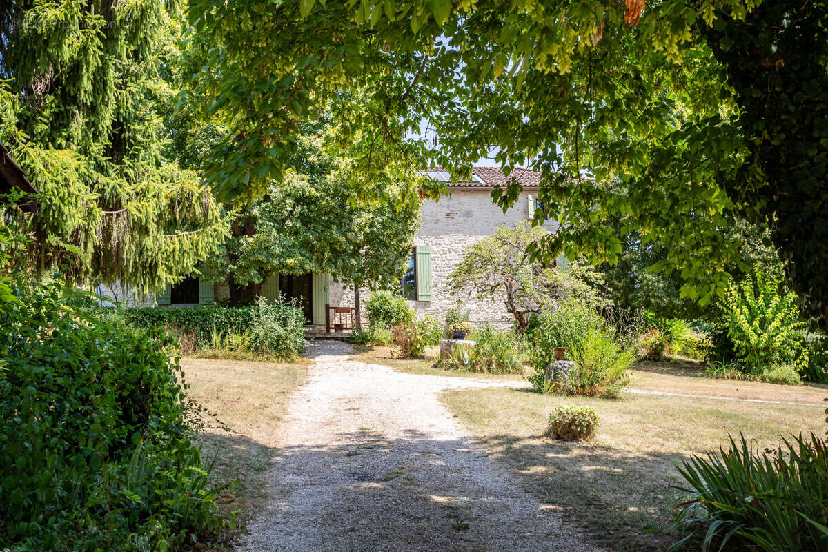 Maison de campagne avec piscine et grange - photo 7
