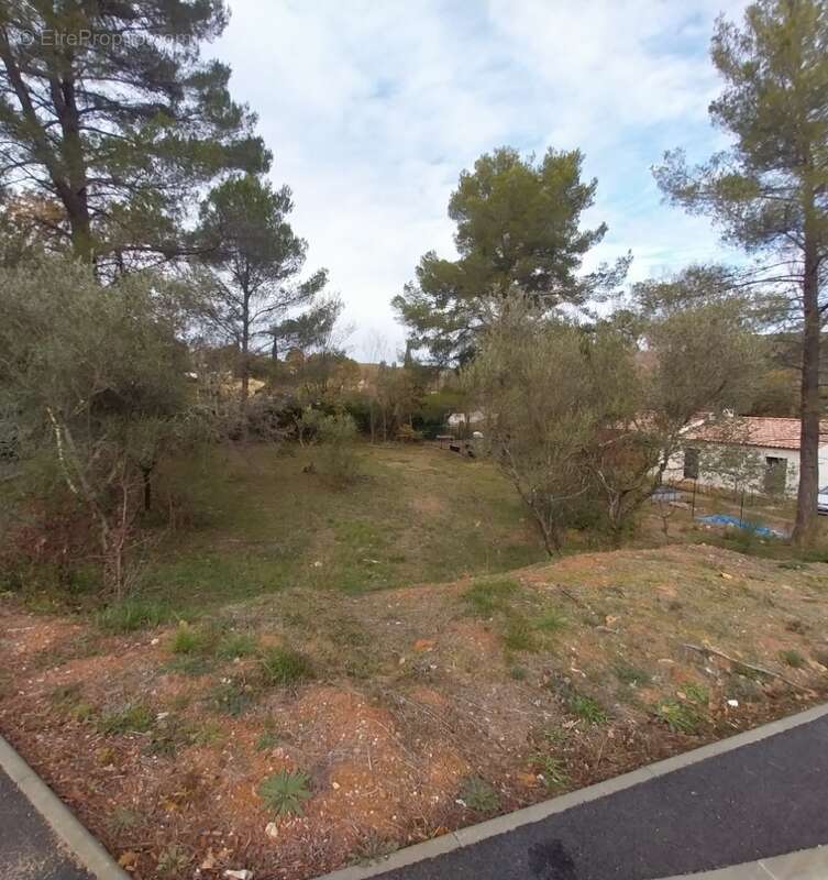 Terrain 1037 m² à Salernes  - photo 4