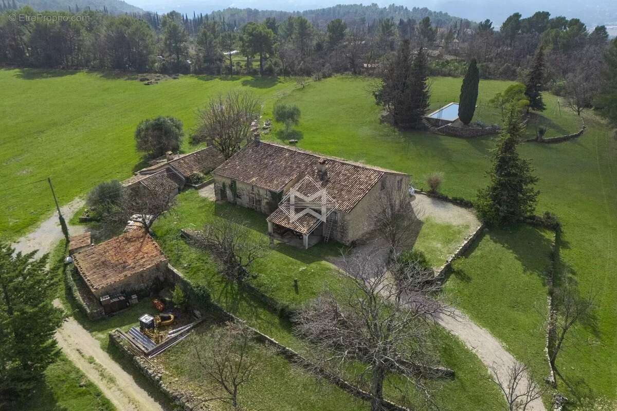 Maison à TOURRETTES
