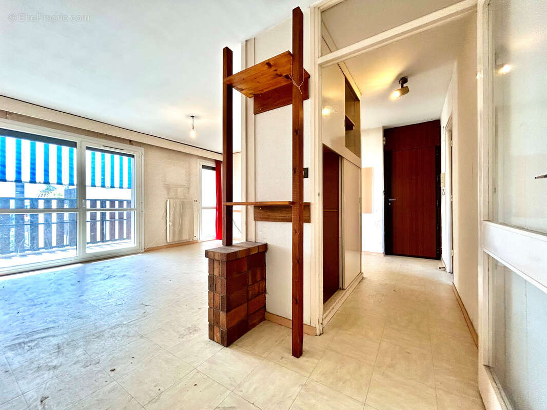 GRENOBLE - T4 de 80m2 à rénover avec un grand balcon - photo 4