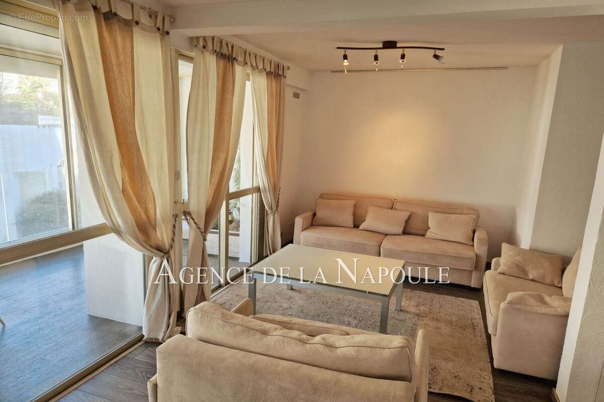 Appartement à MANDELIEU-LA-NAPOULE