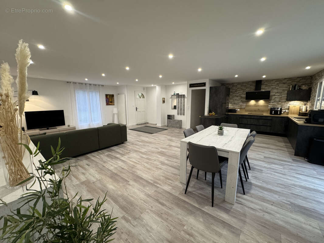 Maison à COMPREIGNAC