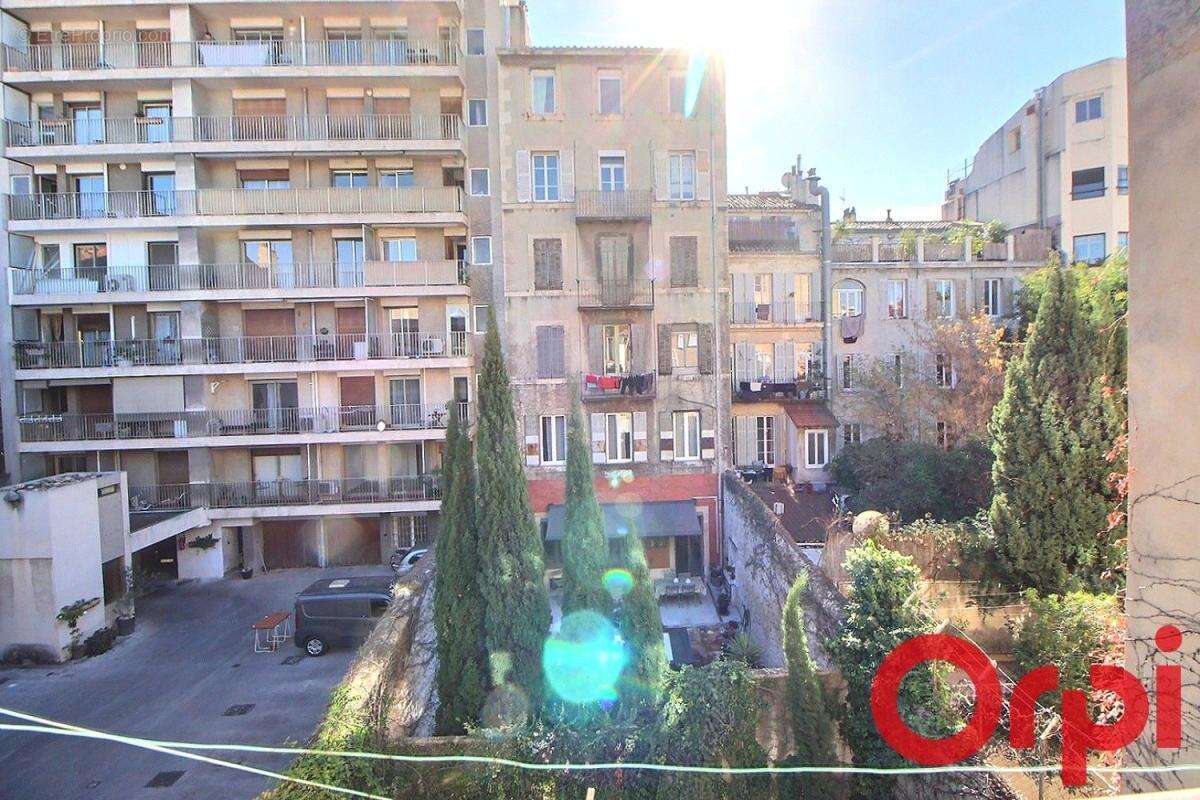 Appartement à MARSEILLE-1E