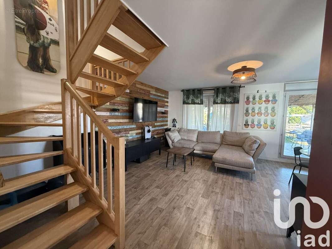 Photo 2 - Maison à VERT-SAINT-DENIS