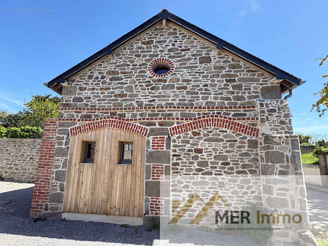 SAINT-SULIAC. Maison de caractère T2 avec jardin et stationnement - photo 2