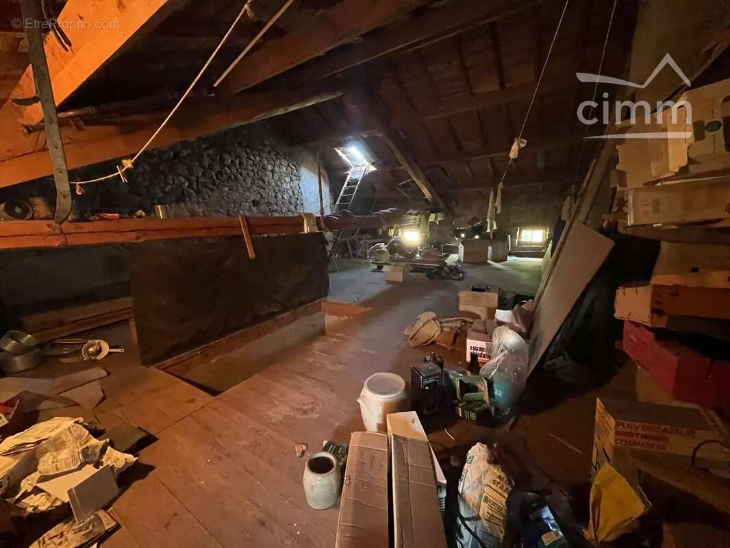 Maison à SAINT-BONNET-LE-CHATEAU