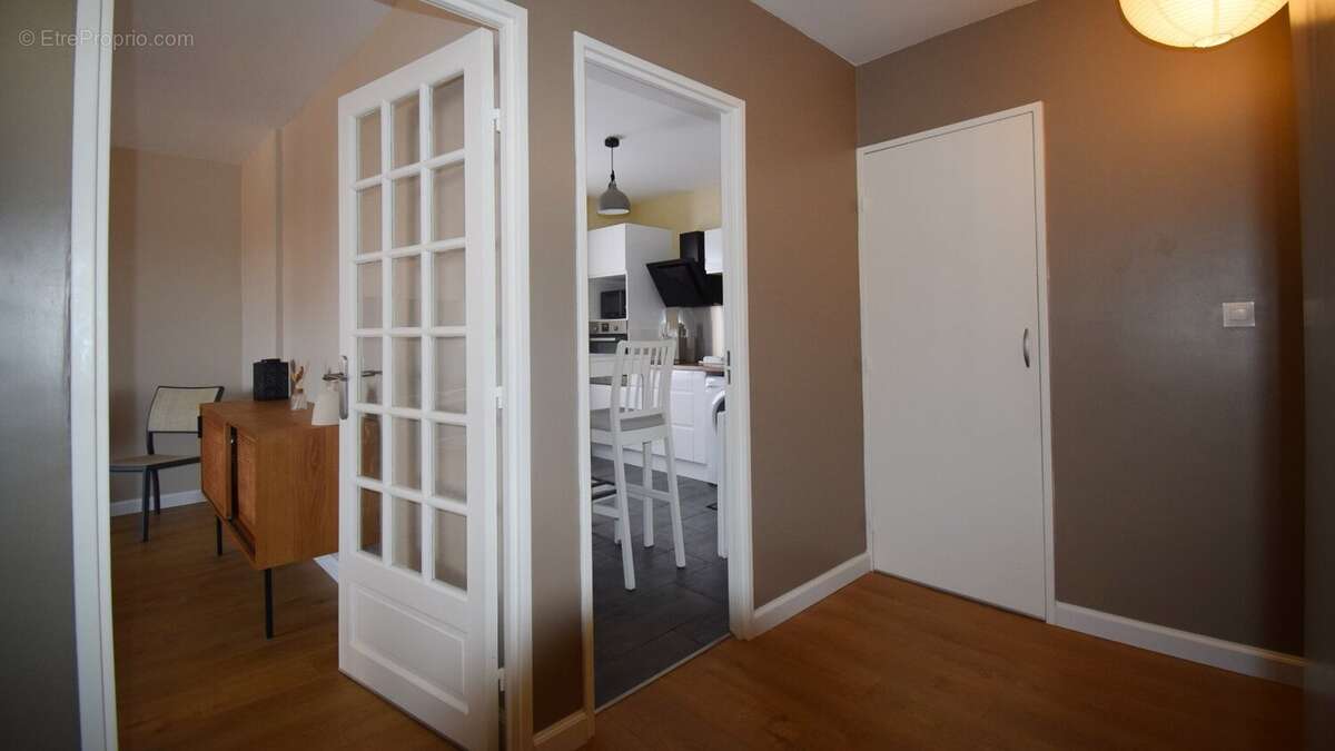 Vente Appartement T2 proche gare à VICHY avec balcons et garage - photo 10