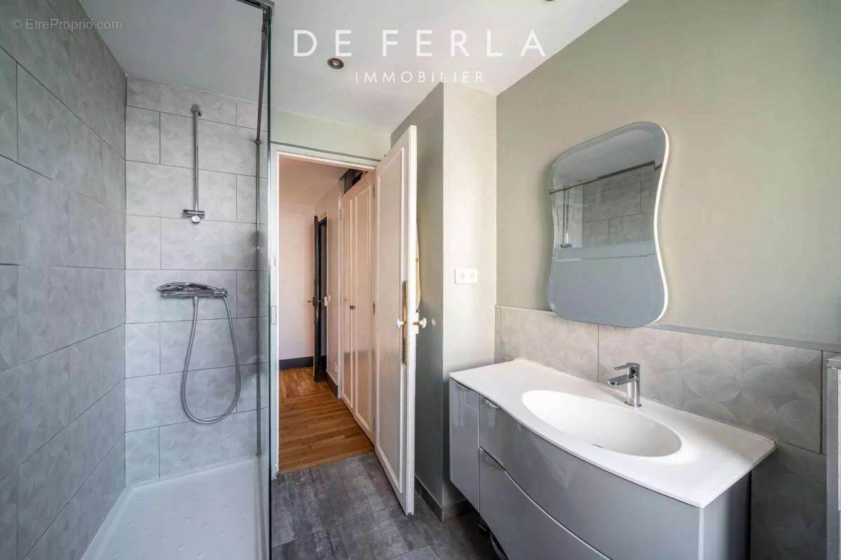 Appartement à PARIS-14E