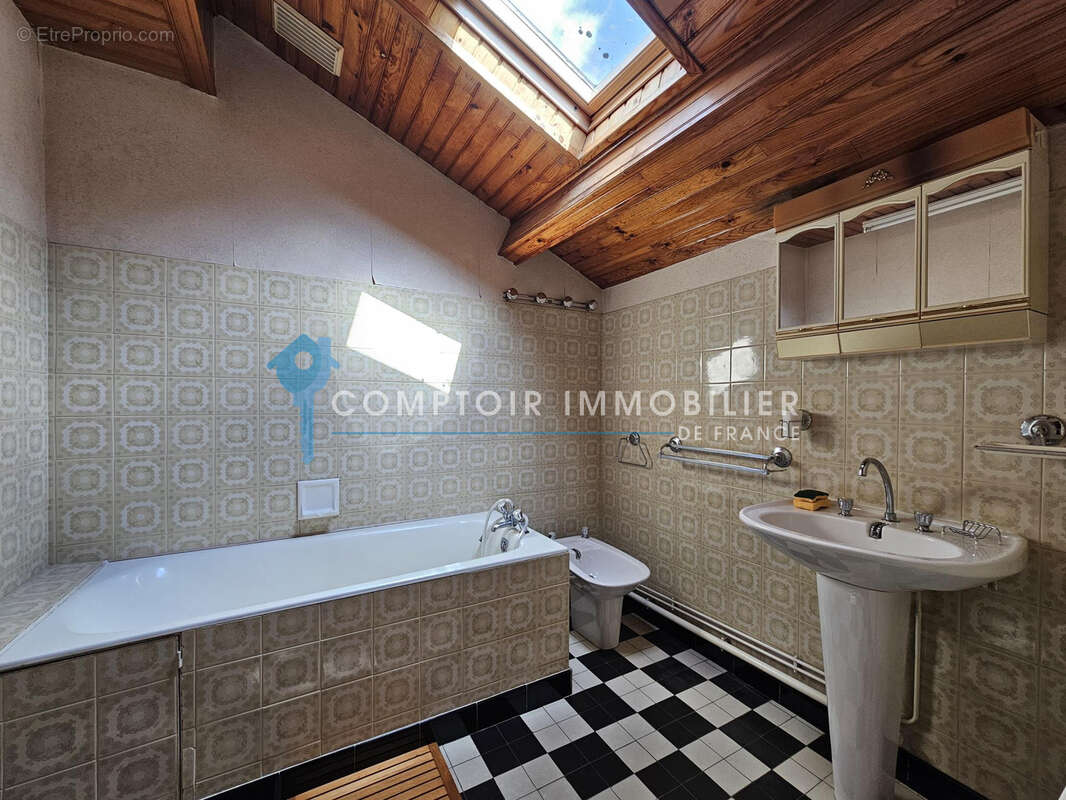 A vendre - 31110 Salles et Pratviel- Maison T6 de 130 m2 avec grand Cellier - photo 11
