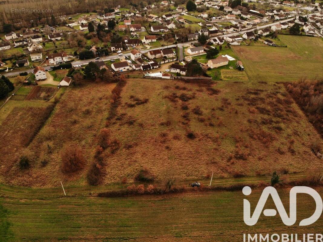 Photo 1 - Terrain à CHATELLERAULT