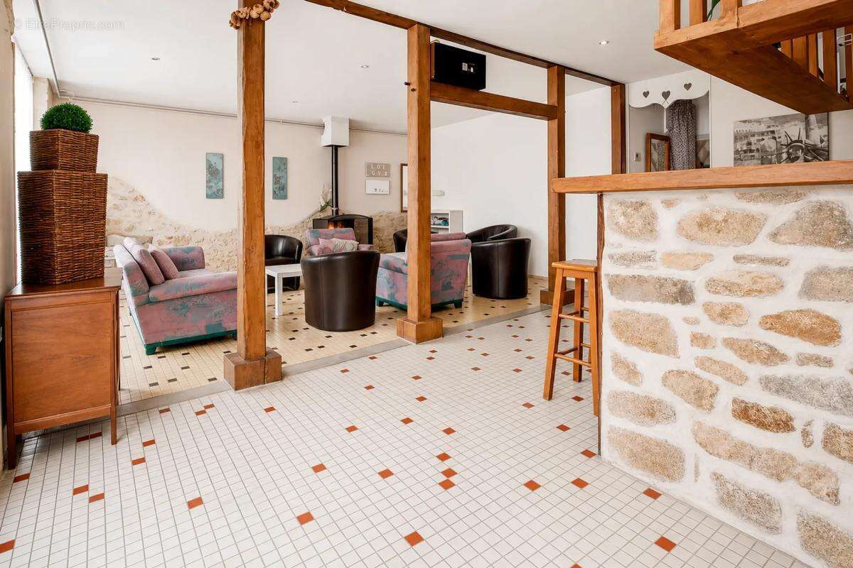 Maison spacieuse de 469 m² à Marsac, 16 pièces - photo 18