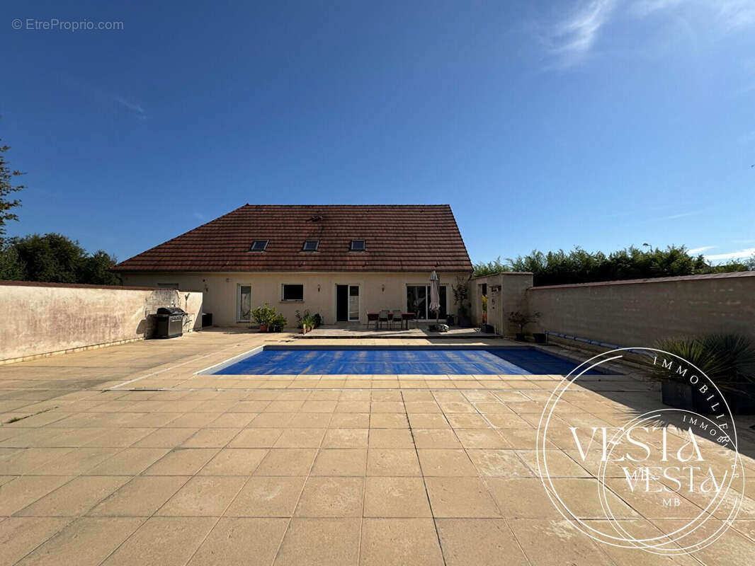 Maison à MIREBEAU-SUR-BEZE