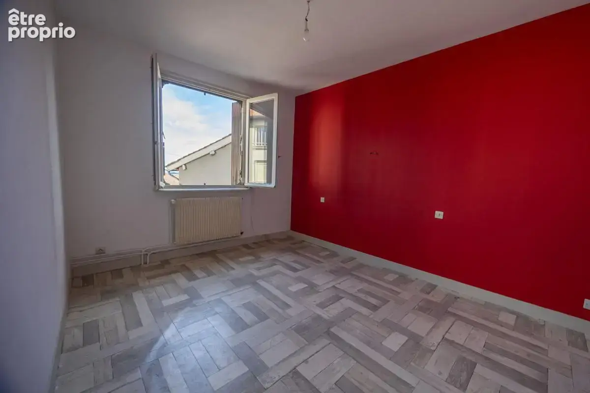 Maison de village fonctionnelle avec deux grands garages - photo 7