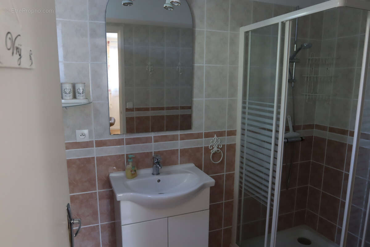 Maison à AINAY-LE-CHATEAU