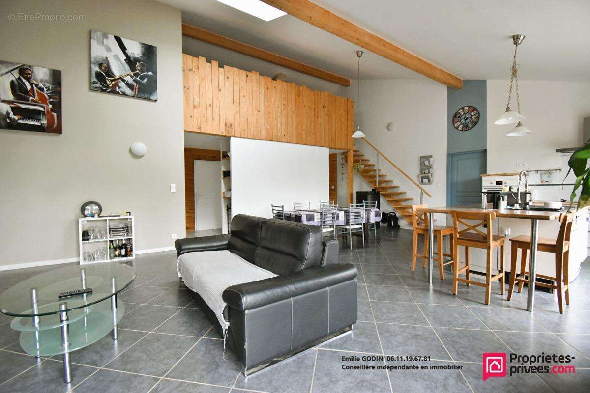 Maison à NUEIL-LES-AUBIERS