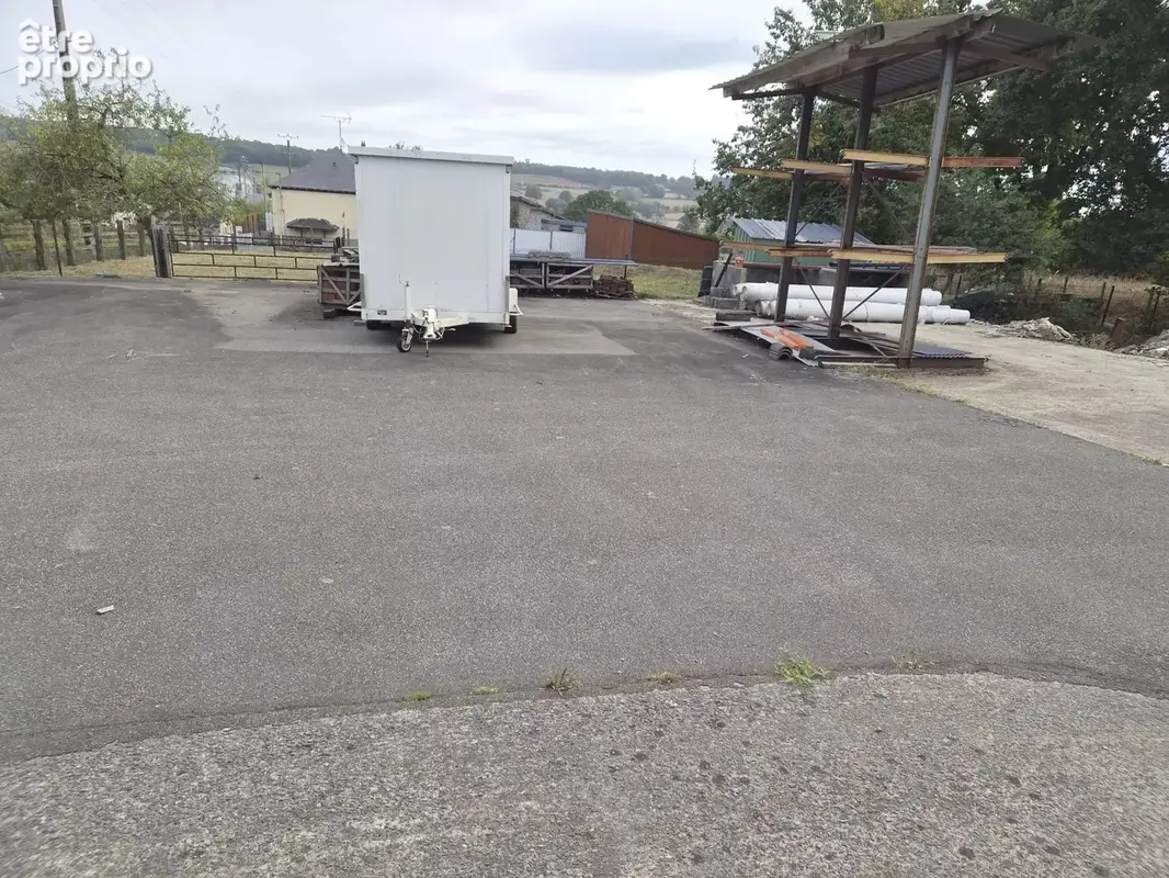 A 14 km de vitre atelier de 450 m2 sur 2500 m2 de terrain dont une partie construtible en habitation - photo 4