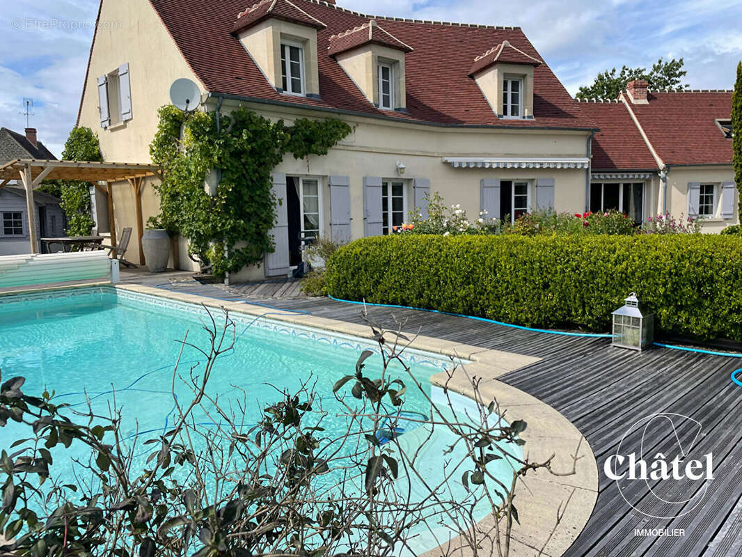 Maison à MONTLOGNON