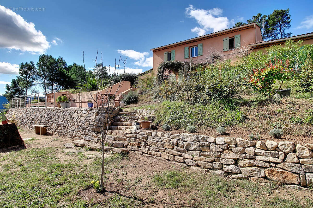 Maison à VILLECROZE