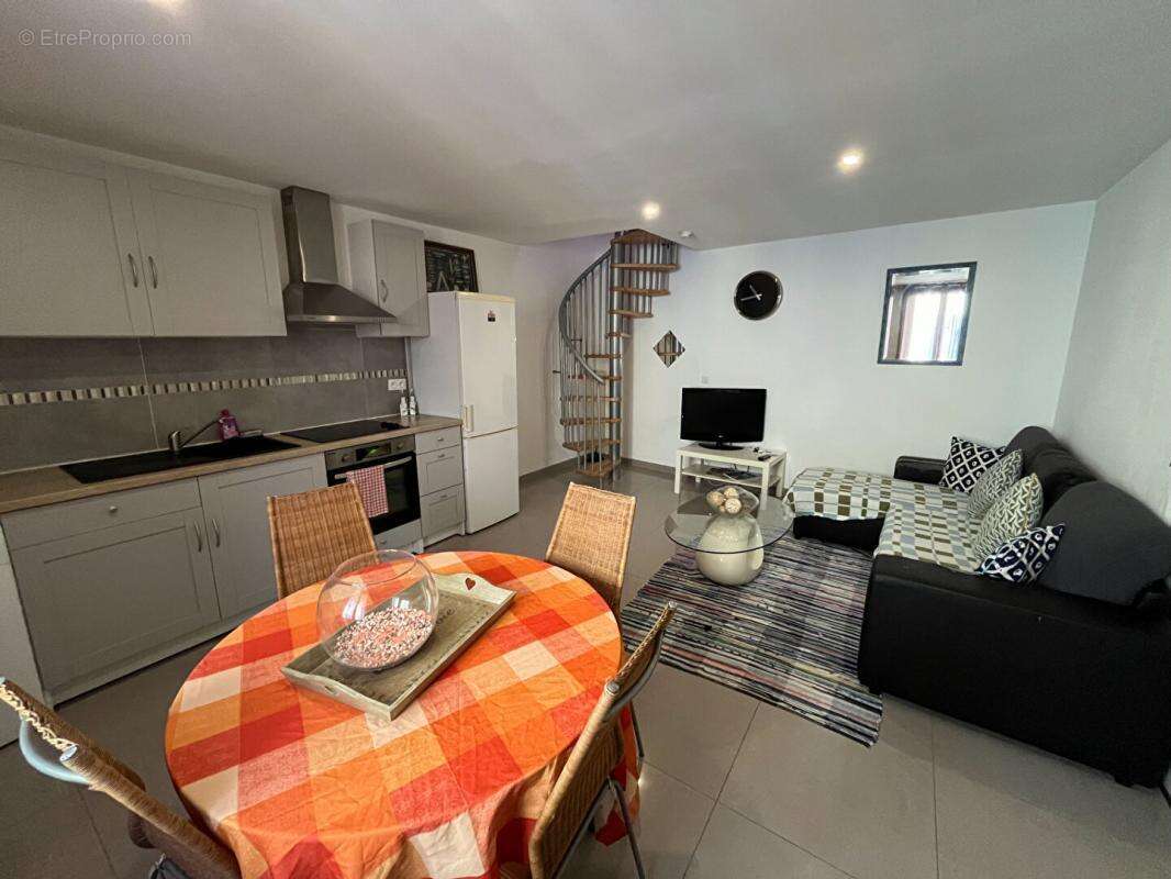 Appartement à COTIGNAC