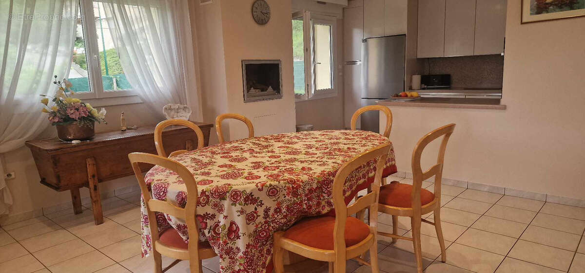 A saisir Maison bourgeoise composée de 2 appartements avec de nombreuses dépendances et  un grand terrain de 1 - photo 8
