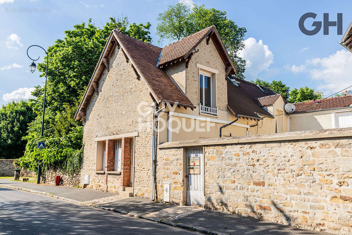 CHARMANT APPARTEMENT 1 pièce (34.49 m²) au coeur de Chartrettes ! - photo 2