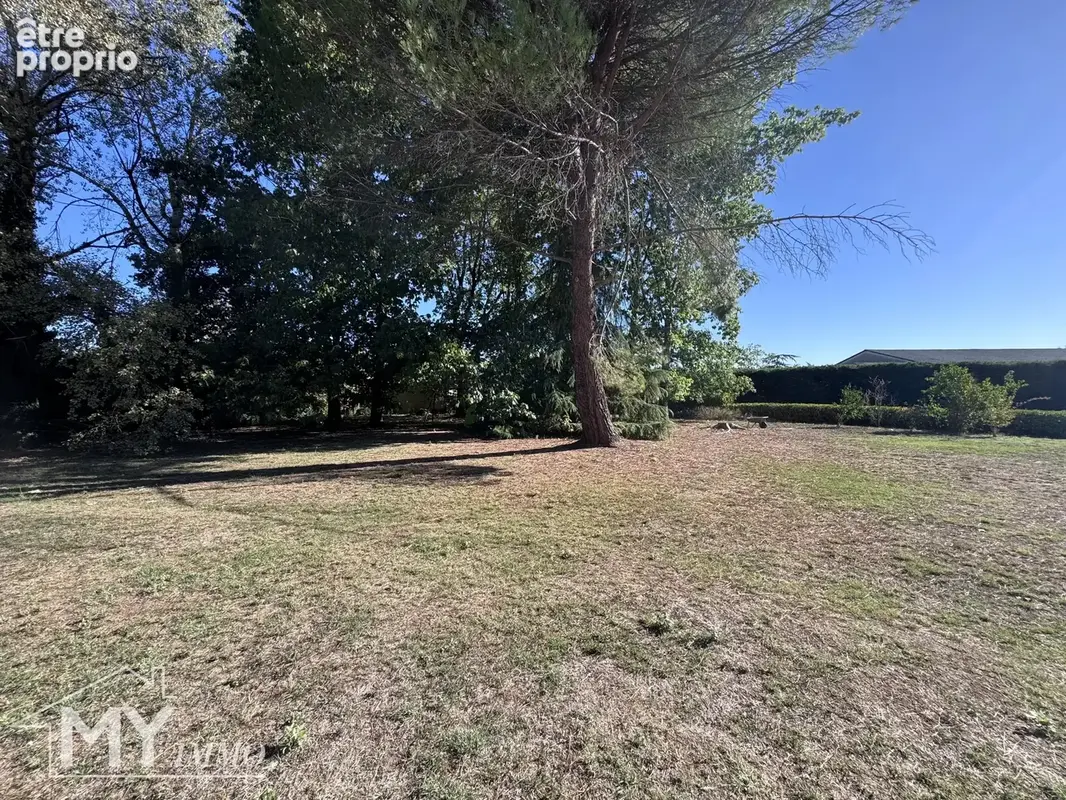 PINEUILH – Propriété d’exception de 350 m² avec piscine, au cœur d’un parc arboré de 5 500 m² et à deux pas des commodités - photo 28