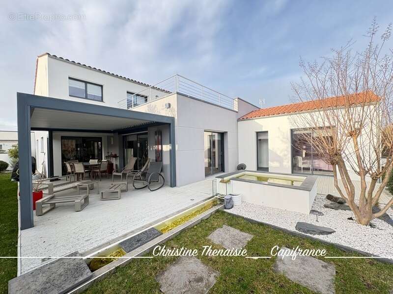 Maison contemporaine Beaux volumes - 5 chambres - Pergola - Garage SAINT GILLES CROIX DE VIE (85) - photo 33