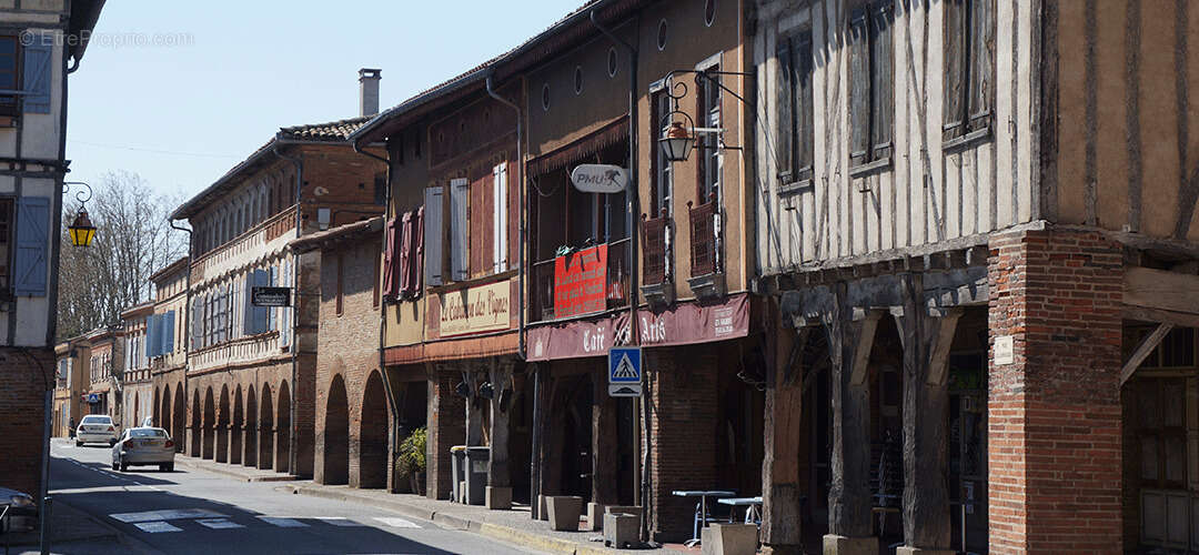 Appartement à SAINT-SULPICE-SUR-LEZE