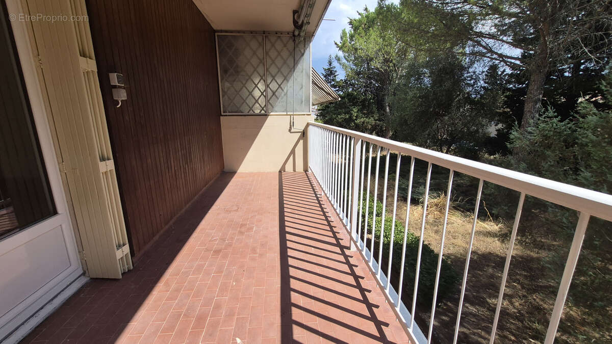 T4 - centre ville venelles - parking - ascenseur - cave - photo 2