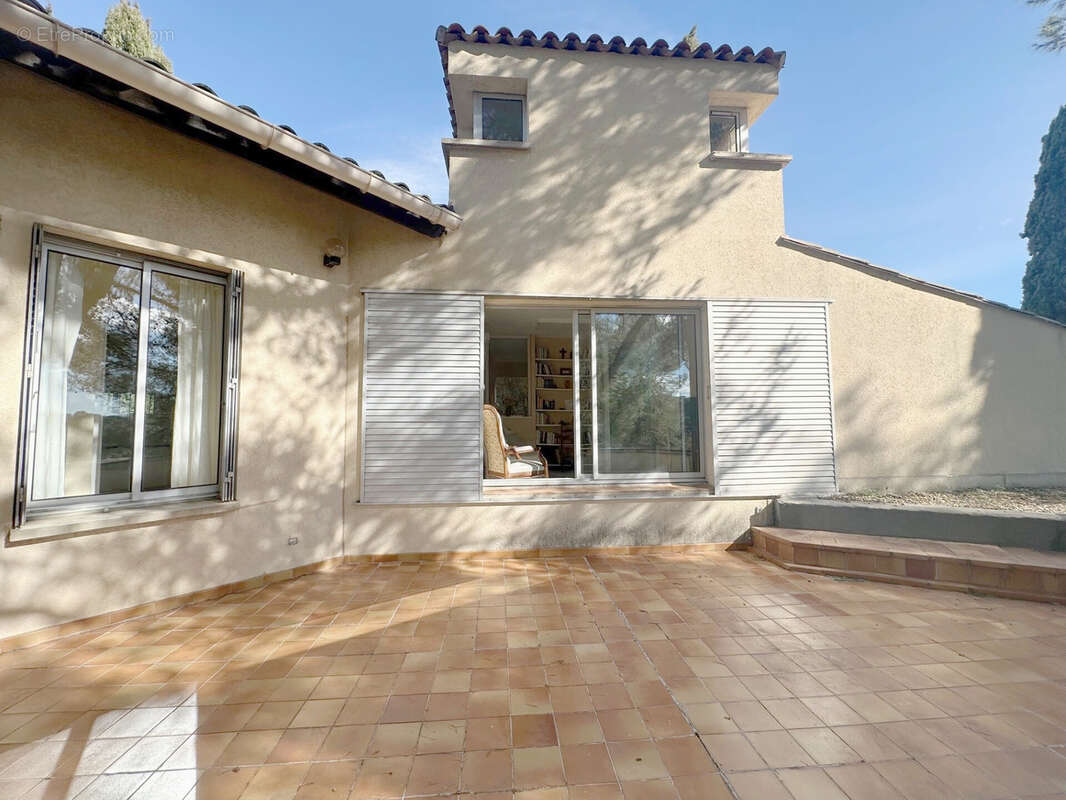 Maison à SAINT-CLEMENT-DE-RIVIERE