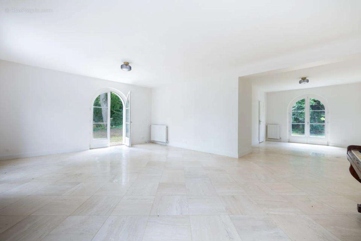 Maison de 10 pièces de 248 m² à Pontoise - photo 2