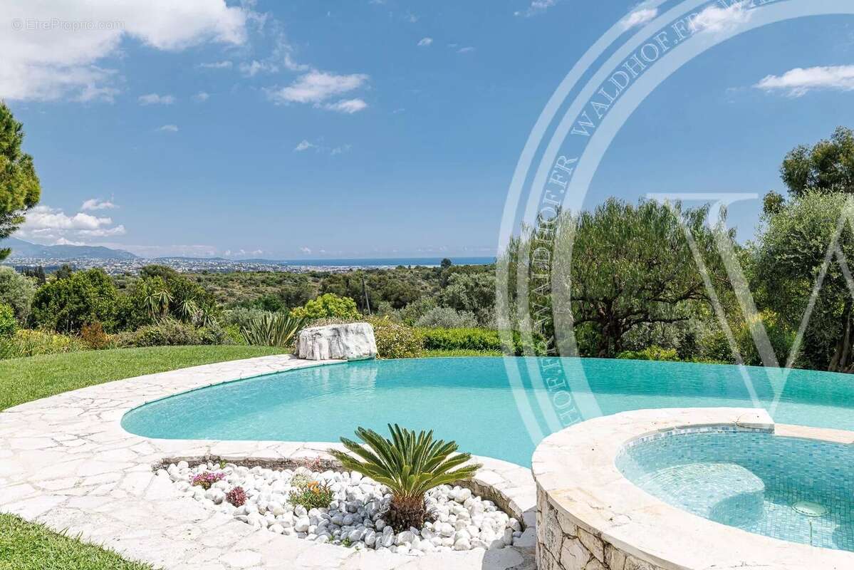 Maison à ROQUEFORT-LES-PINS