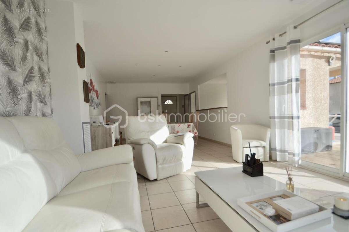 Maison à SAINT-LAURENT-DE-LA-SALANQUE