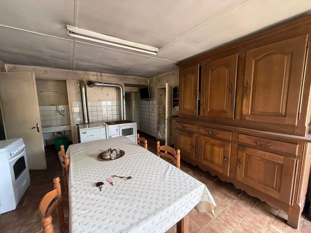 Grande ferme villageoise double indépendante à rénover – deux maisons, nombreuses dépendances, presque 1 hectare - photo 42