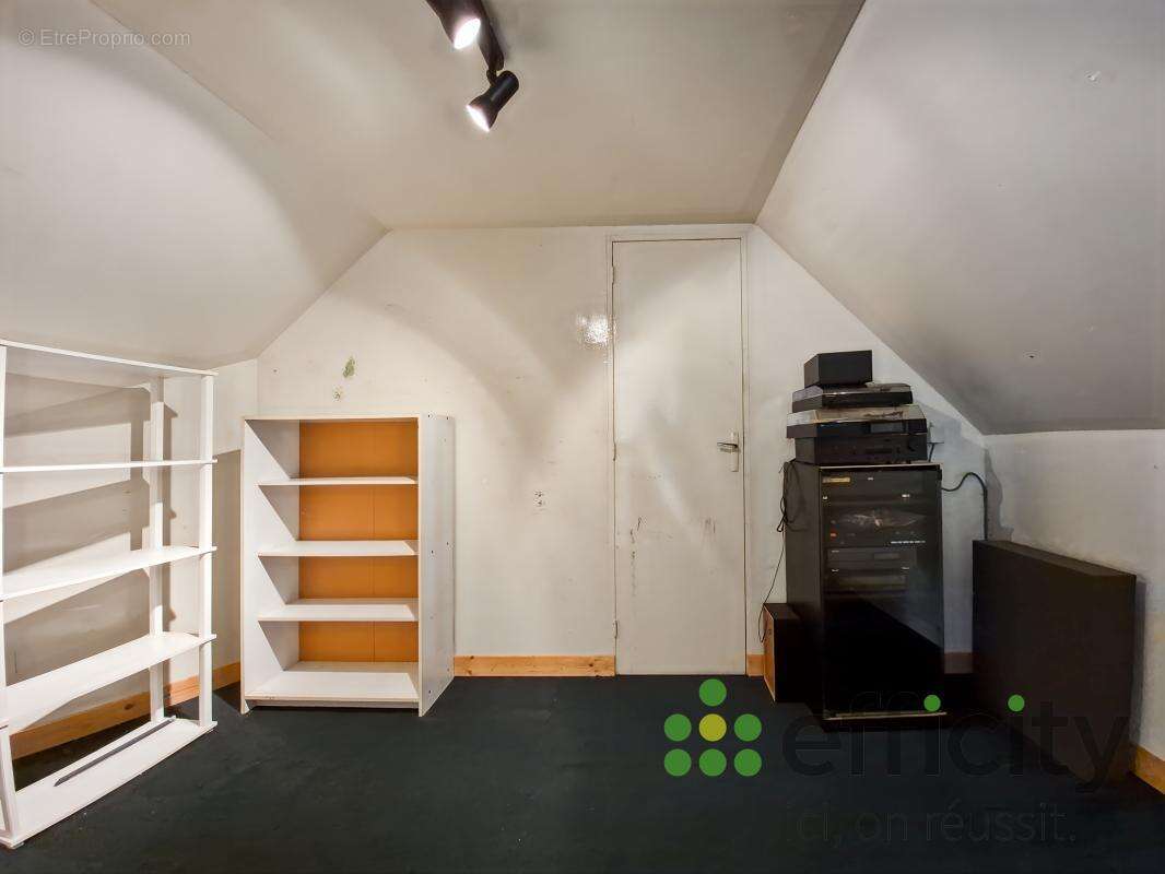 Maison à SAINT-PAVACE