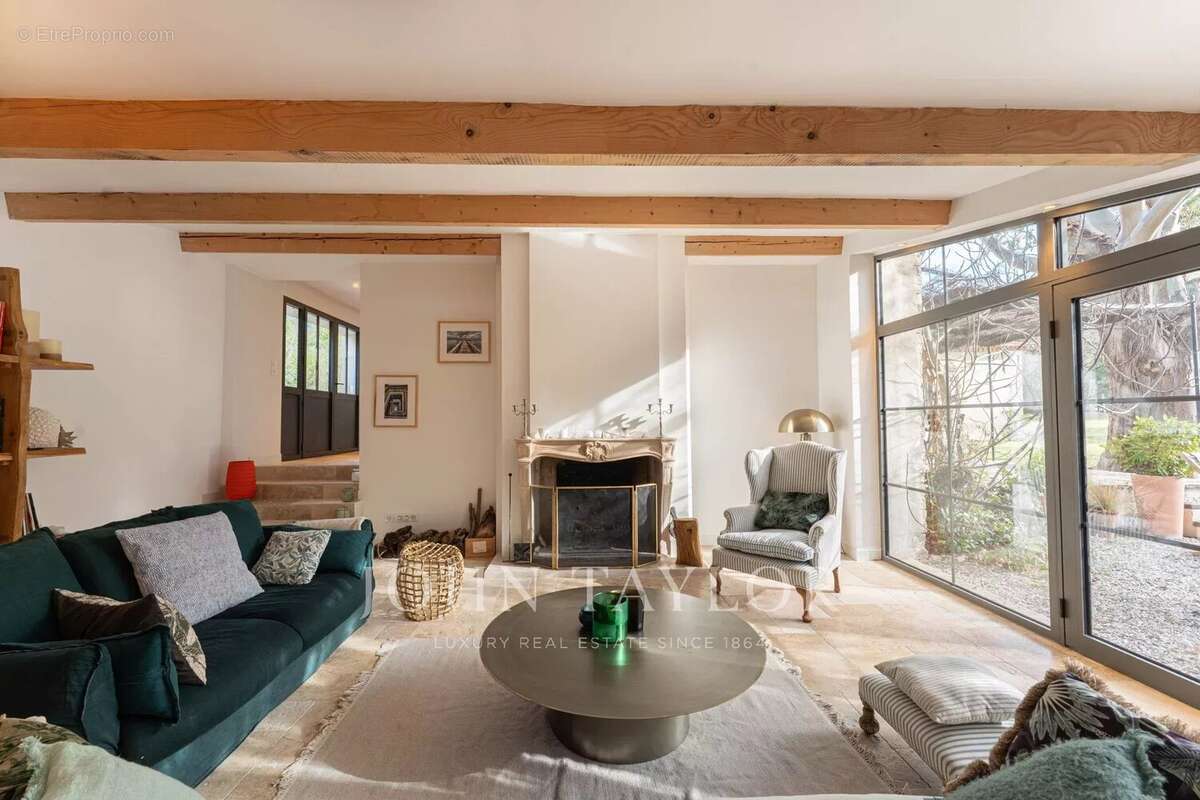 Maison à VAUVENARGUES