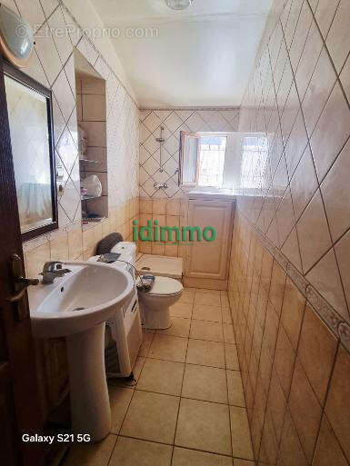 A voir Draguignan centre F3 de 95m traversant avec terrasse et cave 158000€ dpe d - photo 6