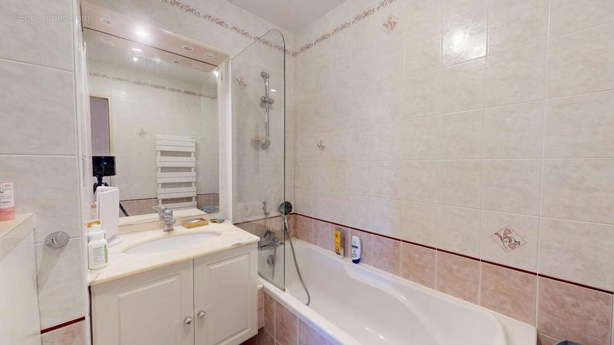 Appartement pouvant évoluer T3 vers T4 / garage fermé en sus (15.000 euros) - photo 8