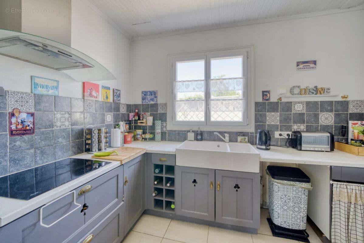 Maison de 6 pièces de 176 m² à Bussac-sur-Charente - photo 6