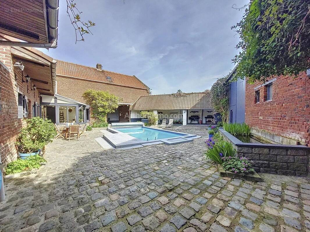 Maison à CAMPHIN-EN-CAREMBAULT