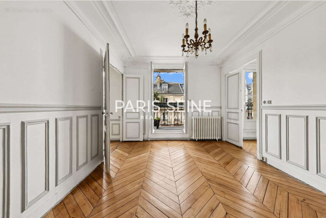 Appartement à PARIS-2E